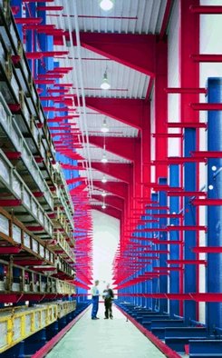 Kragarmregal in unterschiedlichen Farbvarianten Gangansicht einer Regalzeile mit einem Kragarmregal